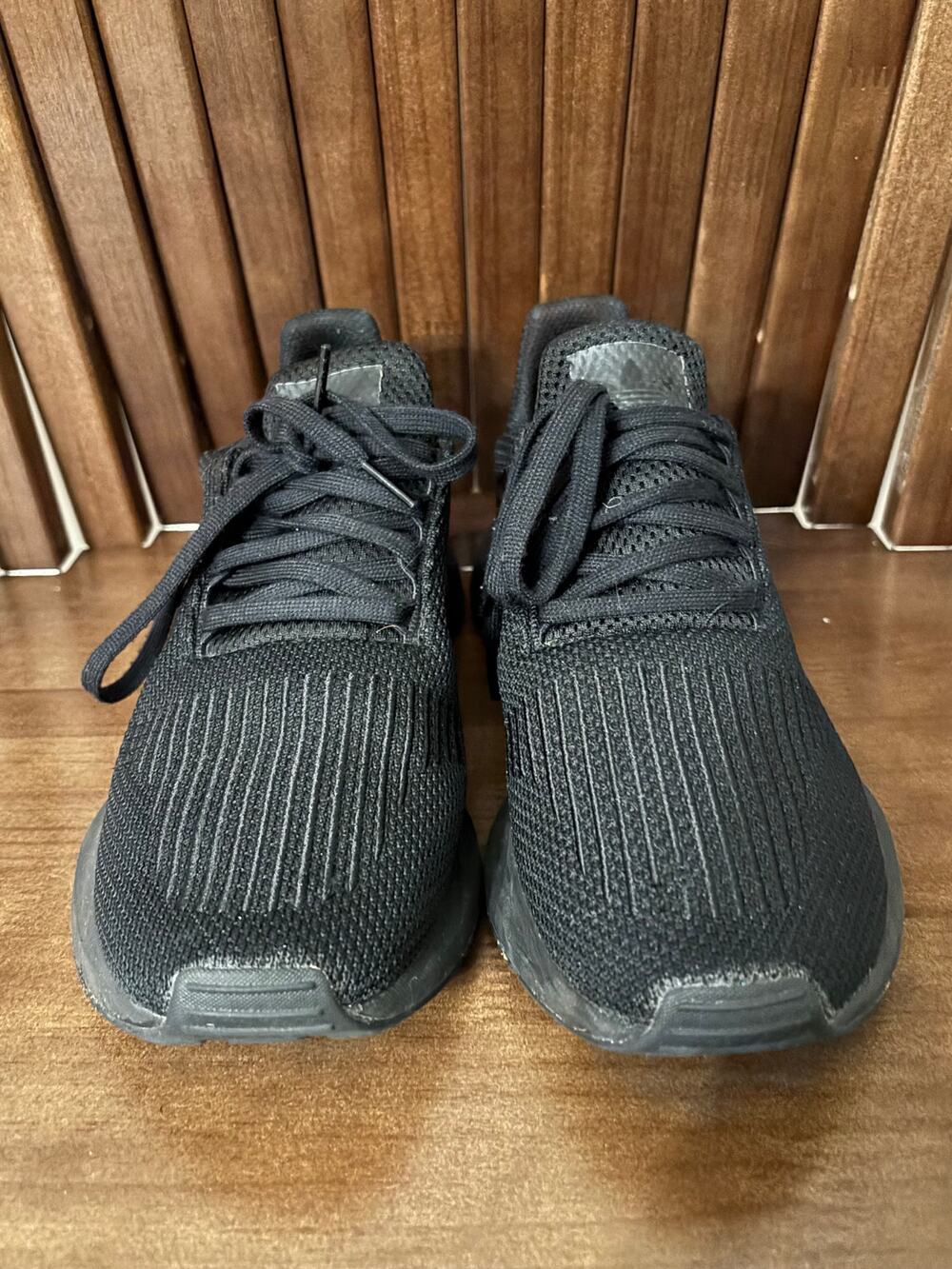 Adidas Swift Run Triple Black Sneakers Men's 9.5 / Women's 10.5